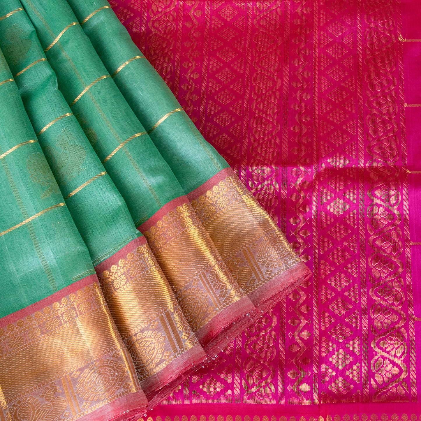 Ice Green & Rani Pink i Mayil Chakram Handloom Korvai Silk Cotton Saree